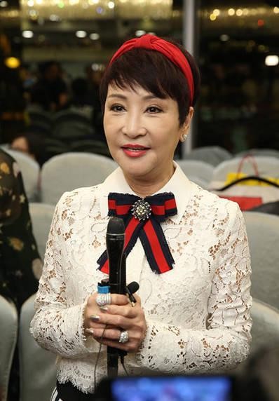 當74歲汪明荃與69歲狄波拉同框,才知道“自然老”也可以這麼美 當74歲汪明荃與69歲狄波拉同框,才知道“自然老”也可以這麼美