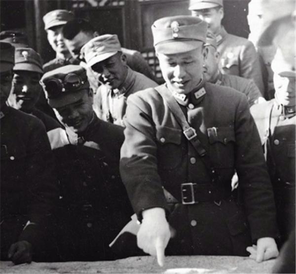 有兵力沒能力？白崇禧評價蔣介石的軍事能力：就是一個步兵排長