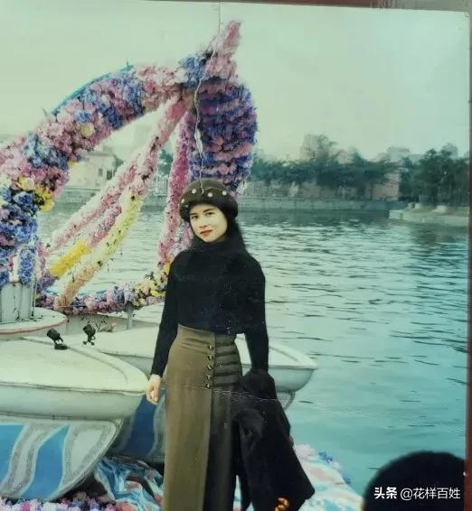 媽媽年輕時的顏值,驚豔了歲月,穿搭比我們更時髦 媽媽年輕時的顏值,驚豔了歲月,穿搭比我們更時髦