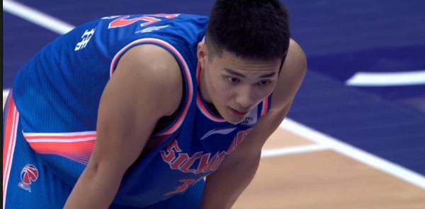 胡明軒徐傑合砍60分，李泓翰領銜5人得分上雙，廣東男籃險勝四川