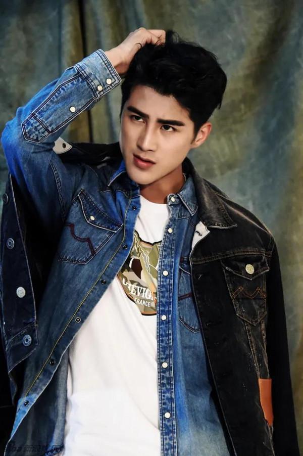 具有溫暖體貼的性格,對麥迪娜很體貼還很有責任心 具有溫暖體貼的性格,對麥迪娜很體貼還很有責任心