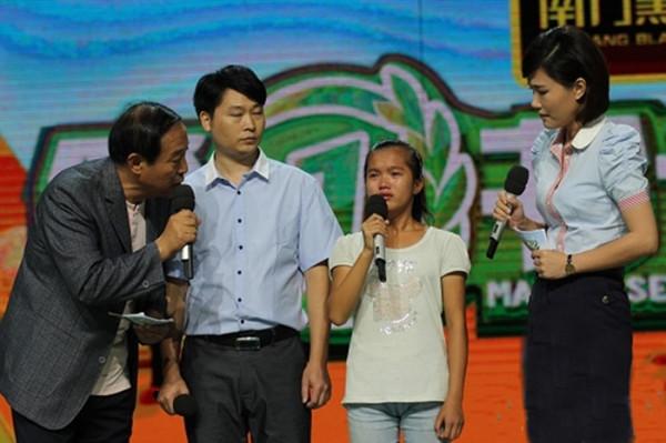 陳小合：出生就被拋棄，與年邁的養父母相依為命，為掙學費撿瓶子