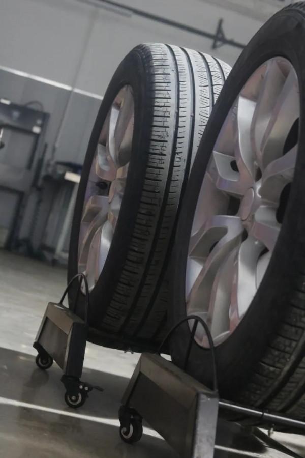 翻新一輛“破爛不堪”的路虎攬勝，匠心修復，滿血復活變新車