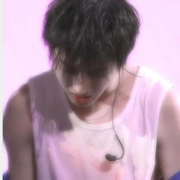 蔡徐坤明星頭像：你是人間星光，不要笑我沒長大我只是不想複雜