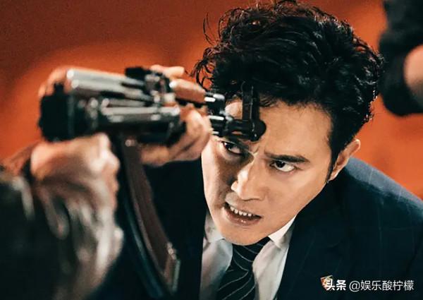 逃檔了,馮小剛終究沒挺住,張藝謀還能堅持多久 逃檔了,馮小剛終究沒挺住,張藝謀還能堅持多久