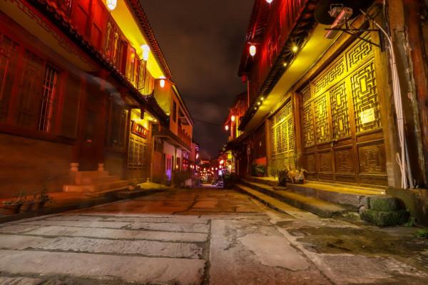 陝西秦嶺深處的千年古鎮，特色美食石頭魚，家家味兒不同