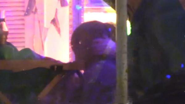 馬思純和好友酒吧聚會！被男友當眾摟肩摸臉，親密互動瘋狂撒狗糧