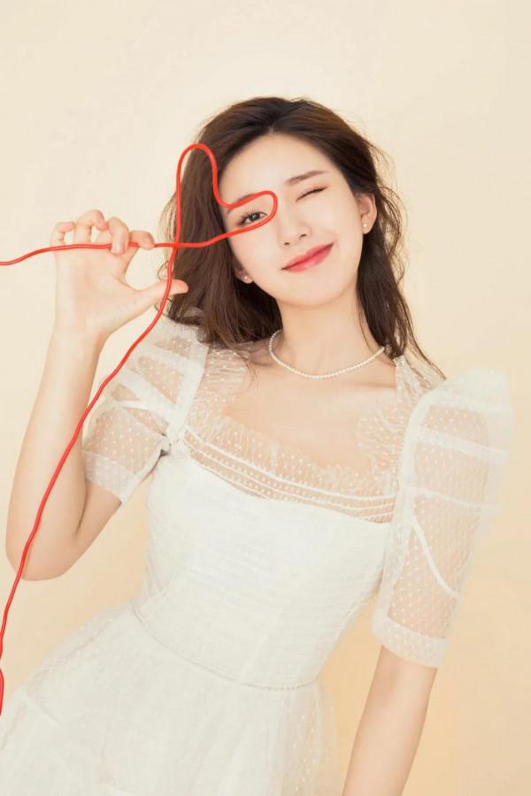 趙露思，青年演員，猶如怒放的玫瑰