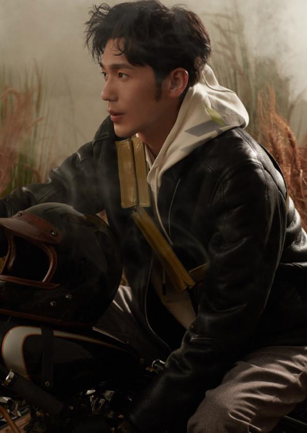 白宇日常穿搭盡顯成熟男人味 網友們覺得他演技如何可評論關注轉發 白宇日常穿搭盡顯成熟男人味 網友們覺得他演技如何可評論關注轉發