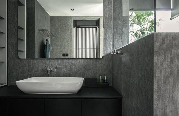 30歲一人獨居73㎡，全屋黑白灰裝出高階感，兩點一線的生活很充實