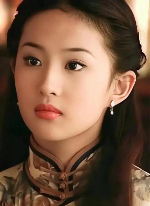 撲面芳香迎面襲人的美，劉亦菲精美大圖集