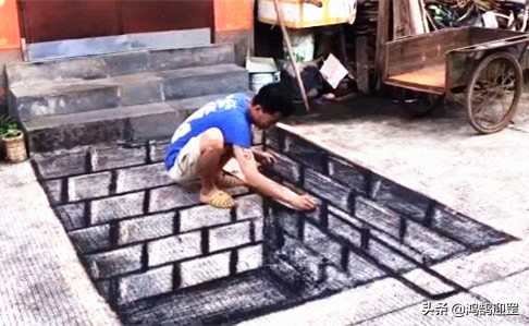 農村小夥酷愛繪畫，在公路上畫出3D畫神似路障，嚇得別人不敢走