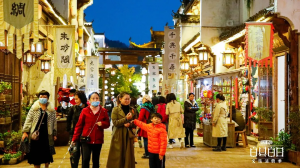 婺源高鐵站再現穿越快閃，驚豔遊客，嗨翻全場