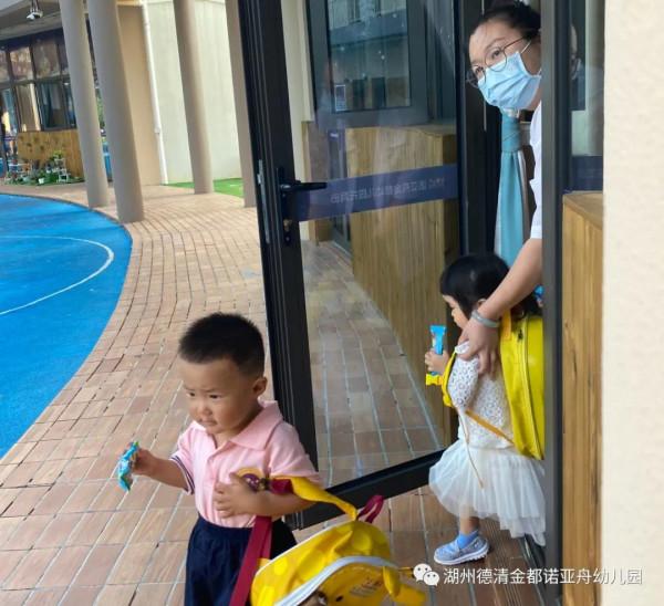 拒絕“甜蜜誘惑”,呵護幼兒成長-金都諾亞舟幼兒園防拐騙演練活動