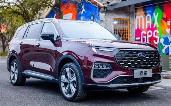 福特領裕主打家用取向，有三種座椅佈局可選，全系標配2.0T排量