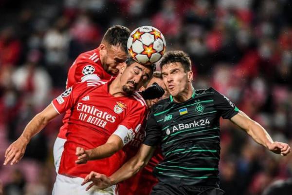 6分鐘2球！本菲卡主場2-0完勝，反超巴薩1分，晉級歐冠16強