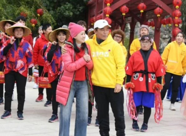 曾志偉大女兒曾寶儀：在父母離婚的陰影中長大，48歲仍未婚