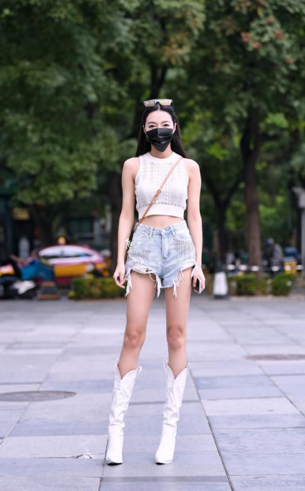 女人要想趕時髦，“秀腰裝”少不了，顯得腿長還很洋氣