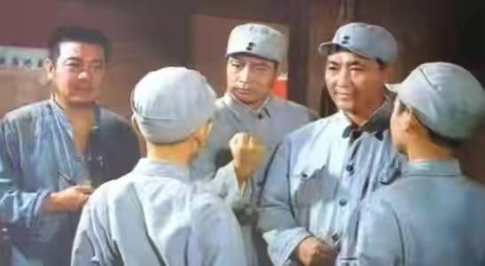 開國少將回鄉探親，放牛老漢好心搭載，聊到一半忽然被喊&OpenCurlyDoubleQuote;父親&rdquo;