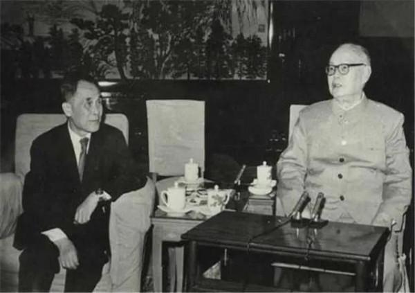 他是富二代資本家,死後卻享國葬待遇,為何? 他是富二代資本家,死後卻享國葬待遇,為何?