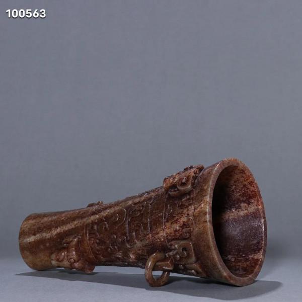 舊藏 高古玉獸面紋酒杯規格：高19.3cm口徑8.3cm重823g 高古精品，