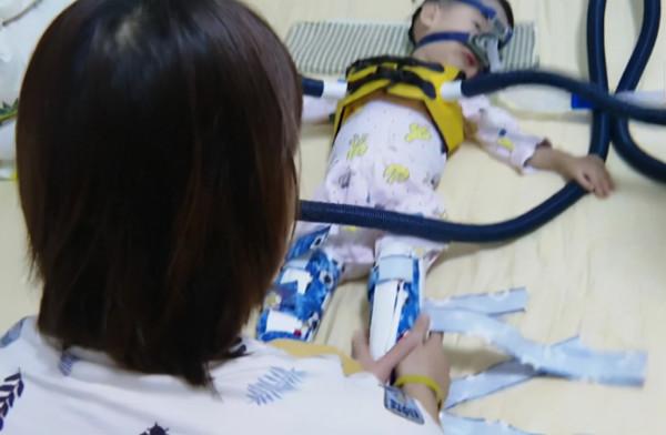 70萬一針天價救命藥,媽媽為救象鼻寶寶創下奇蹟,丈夫卻從未露面 70萬一針天價救命藥,媽媽為救象鼻寶寶創下奇蹟,丈夫卻從未露面