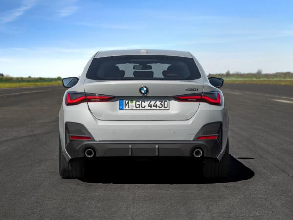 要臉還是要動力,寶馬330i和425i四門怎麼選? 要臉還是要動力,寶馬330i和425i四門怎麼選?