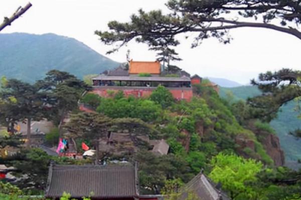 位於京城門頭溝，人氣旺盛的景區之一，近年春節都會舉辦廟會