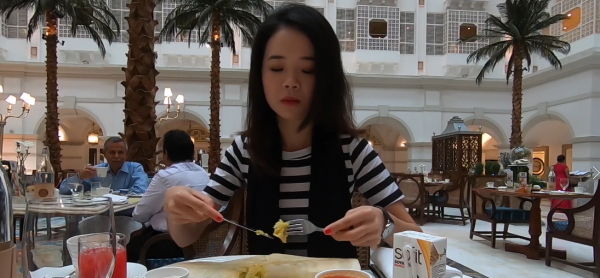 華人美女獨自旅遊印度，聽說孟買發展和上海差不多，這是真的嗎