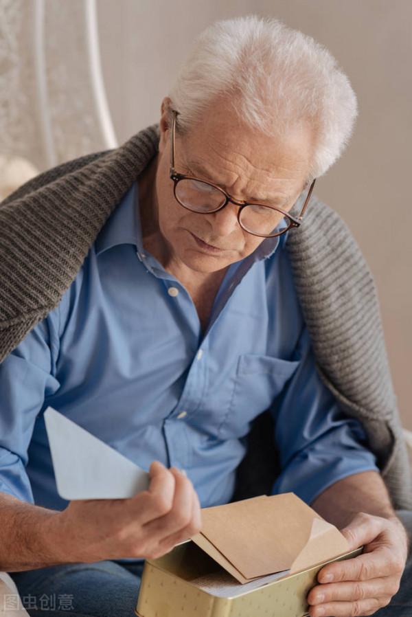 66歲老人哭訴:人不能太重視錢,尤其老人,錢和親情二者不可得兼 66歲老人哭訴:人不能太重視錢,尤其老人,錢和親情二者不可得兼