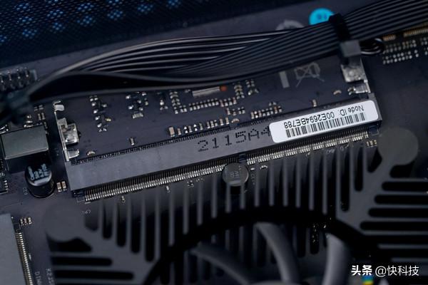 體積僅2&period;5L 個頭小如手機！臺電凌瓏S主機開箱圖賞