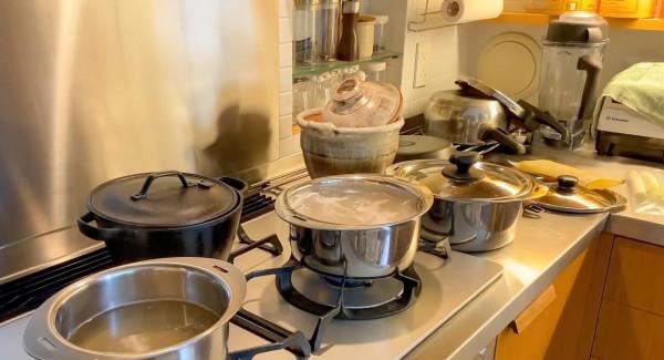 女人捨棄大都市生活,來到山林建480平田園宅,過起神仙般的生活 女人捨棄大都市生活,來到山林建480平田園宅,過起神仙般的生活