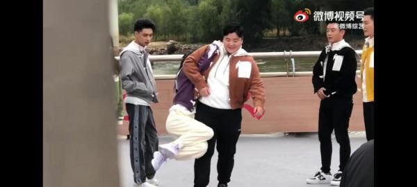 佩服！白鹿被鞏立姣拎起來