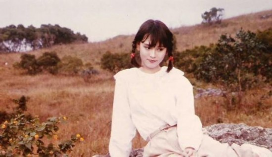 翁靜晶的“忘年戀”:“爹式”婚姻長達29年,張國榮曾為她著迷 翁靜晶的“忘年戀”:“爹式”婚姻長達29年,張國榮曾為她著迷