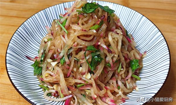 涼拌蘿蔔絲，很多人第一步就做錯了，教你正確做法，清脆爽口好吃