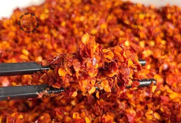 做辣椒油,直接潑熱油只辣不香,多加3樣,香辣濃,拌什麼都好吃 做辣椒油,直接潑熱油只辣不香,多加3樣,香辣濃,拌什麼都好吃