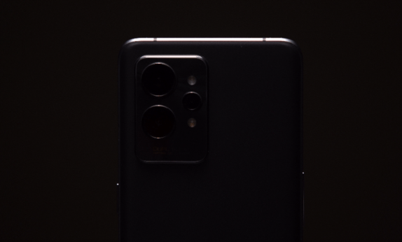 2K直屏旗艦級水桶機 realme真我GT2Pro緞黑測評