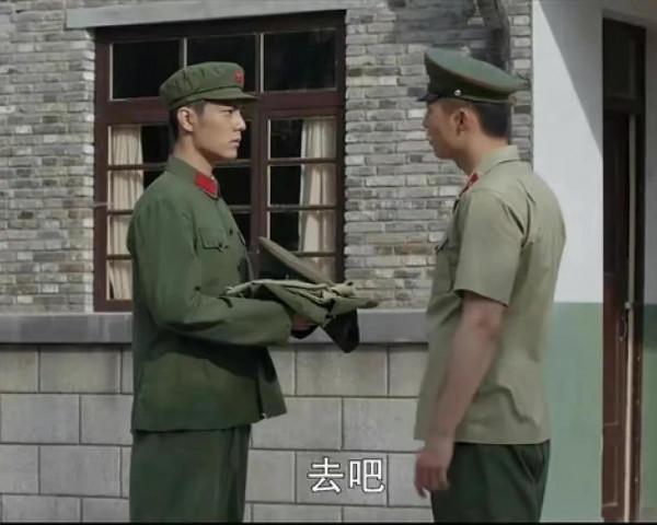 《王牌部隊》演員穿軍裝，肖戰氣場強大，黃景瑜被批像小混混