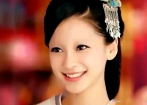 “精緻”美女秒變“人皮面具”楊超越丟掉眉毛,簡直太嚇人了 “精緻”美女秒變“人皮面具”楊超越丟掉眉毛,簡直太嚇人了