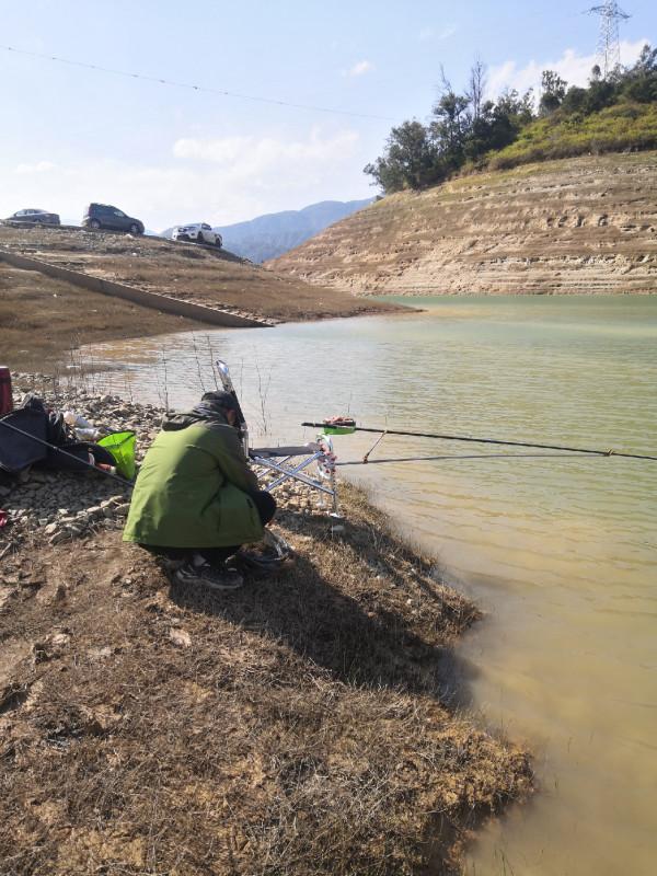 梅姐成功霸佔老公釣位,迎來新年開門紅 梅姐成功霸佔老公釣位,迎來新年開門紅