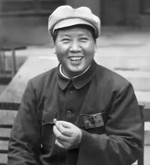 紅軍“三俘兩放”國民黨士兵，後帶來十幾個弟兄，參加紅軍鬧革命