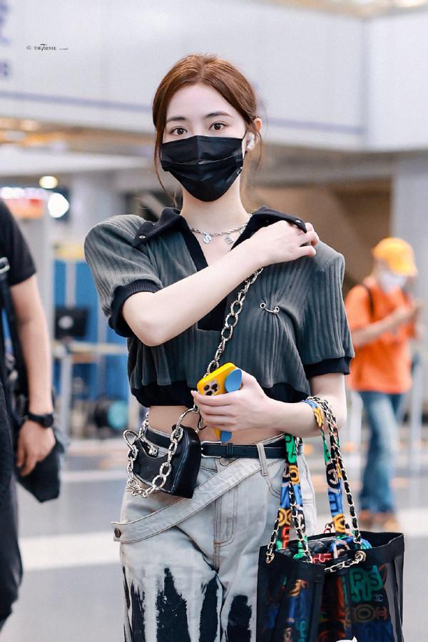 秋季毛衣如何穿得甜美復古和優雅？古力娜扎、趙露思6套穿搭絕美