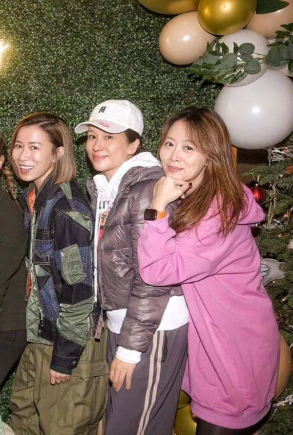 TVB七魔女罕聚首!45歲文頌嫻素顏似少女,7人僅剩46歲佘詩曼未嫁 TVB七魔女罕聚首!45歲文頌嫻素顏似少女,7人僅剩46歲佘詩曼未嫁