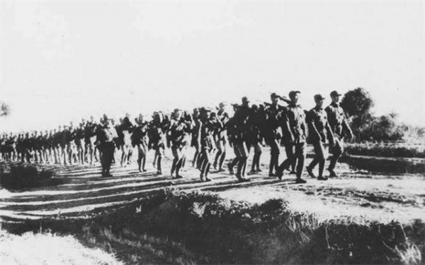 被紅軍活捉的張輝瓚，三位部下成將軍，三名子女解放後功成名就