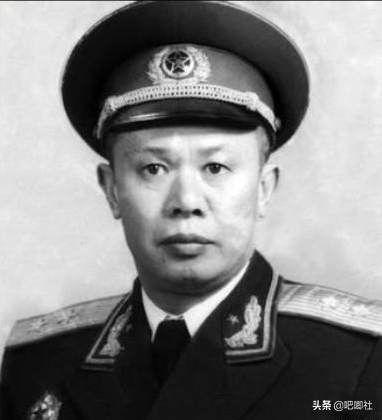 葉飛沒參加淮海戰役，兩位副司令聯手殲滅敵一個軍，粟裕祝賀他們