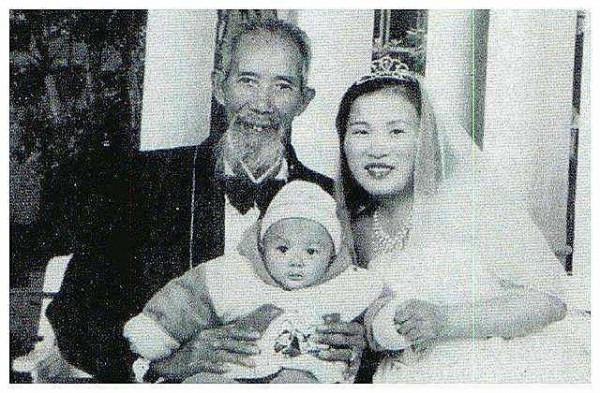 8年前，湖南71歲郎中生一男孩，如今由外婆照顧，夫妻倆在外旅遊