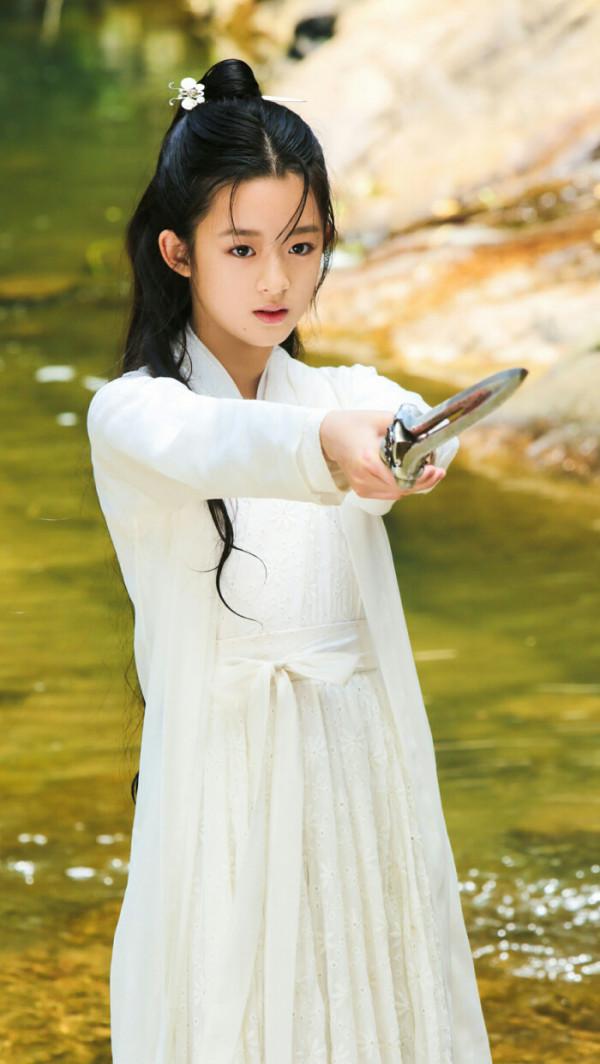 才14歲，她這張臉的古偶適配度也太高了吧