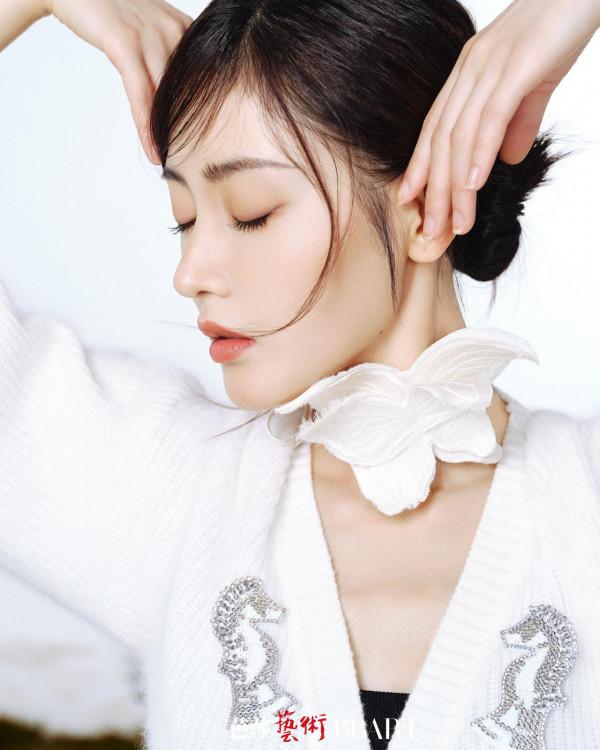 張天愛時尚大片上線：餘暉歸山海 山海藏花開