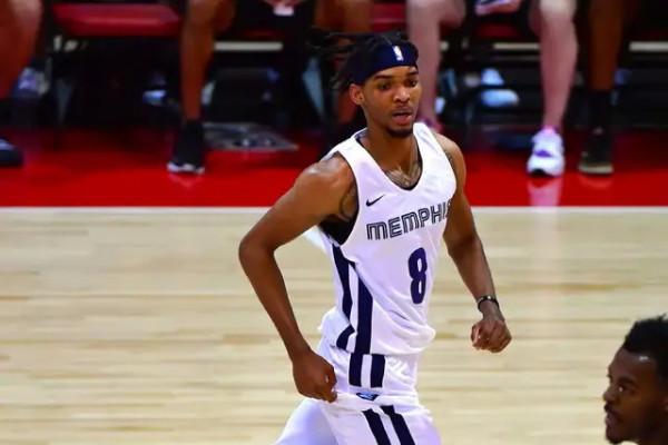 詹姆斯大兒子隊友，20歲，第10順位進NBA！如今打了7場，表現如何