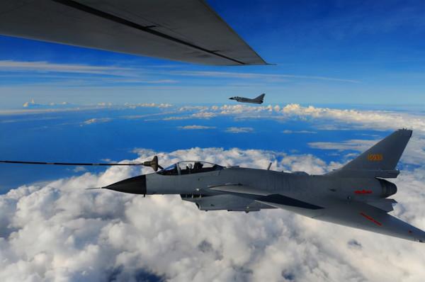 超大副油箱、增加內油和空中加油，盤點為增加殲10航程所做的嘗試